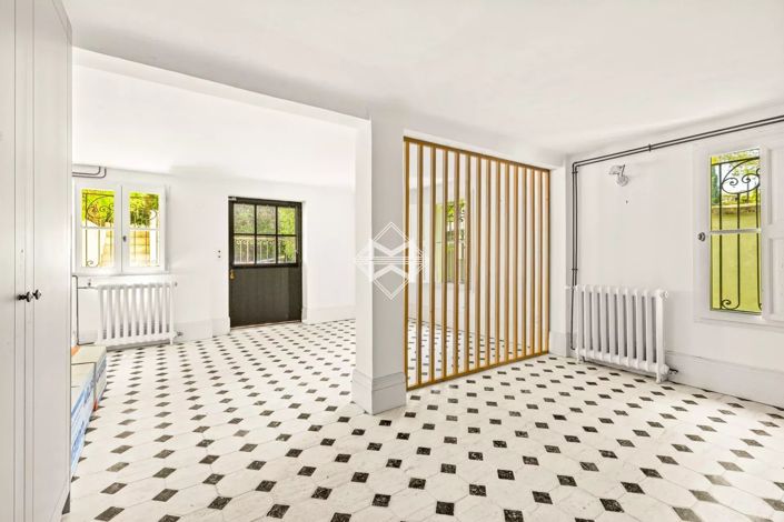 Image No.20-4 Bed House for sale