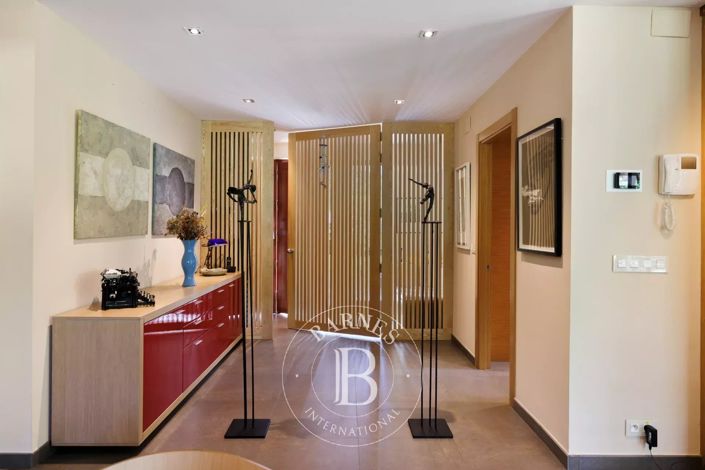 Image No.18-4 Bed House for sale