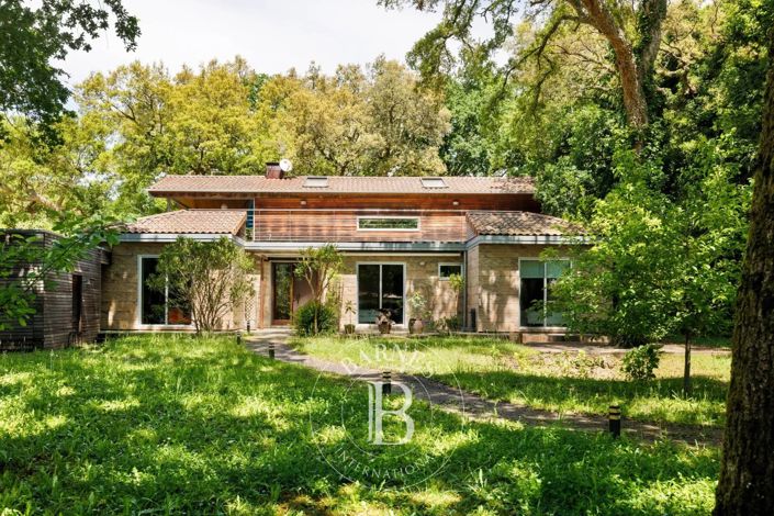 Image No.2-4 Bed House for sale
