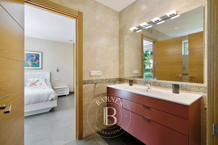 Image No.22-4 Bed House for sale