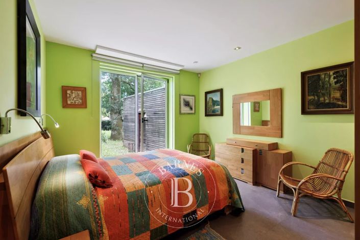 Image No.25-4 Bed House for sale