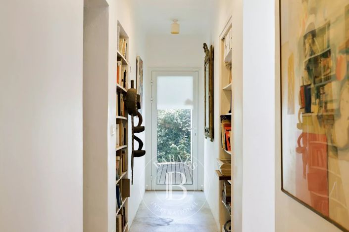 Image No.11-3 Bed House for sale