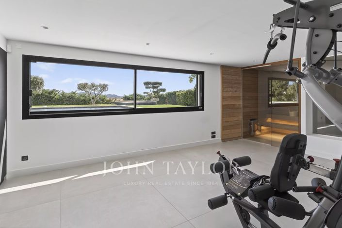 Image No.18-4 Bed House for sale