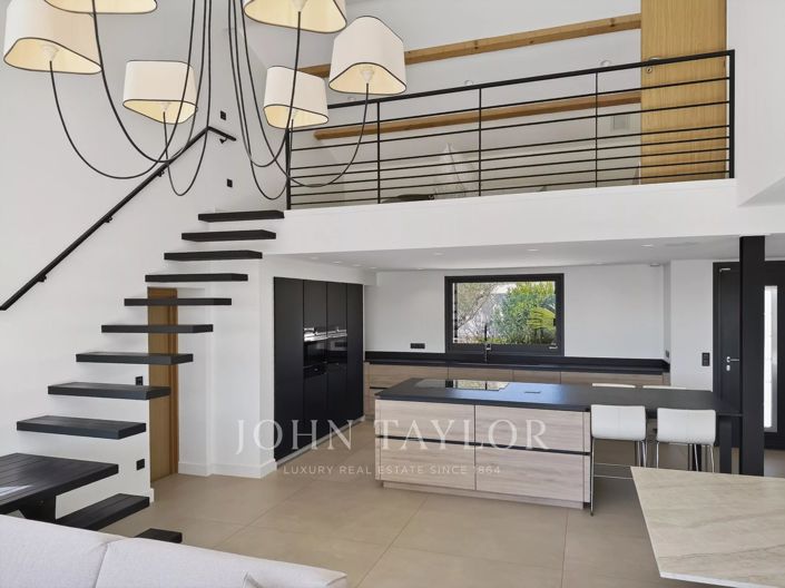 Image No.9-4 Bed House for sale