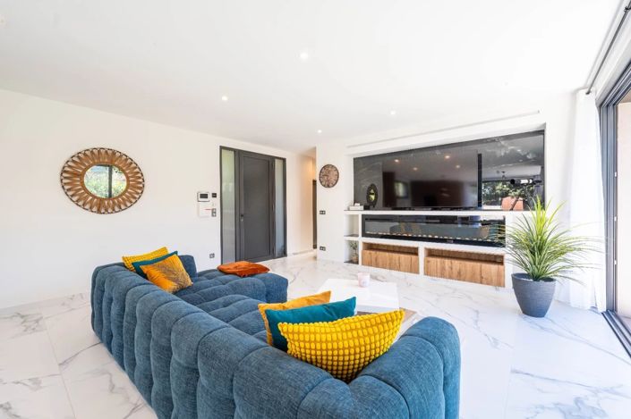 Image No.30-4 Bed House for sale