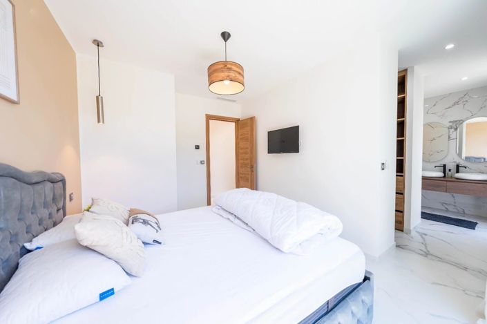 Image No.54-4 Bed House for sale