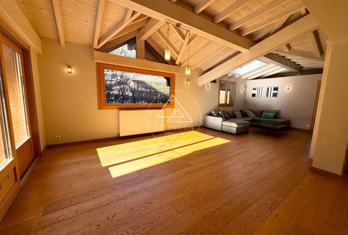 Image No.2-6 Bed House for sale