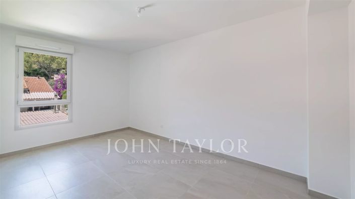 Image No.9-3 Bed Apartment for sale