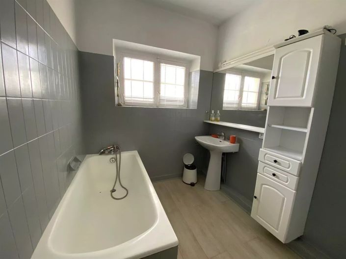 Image No.6-4 Bed House for sale