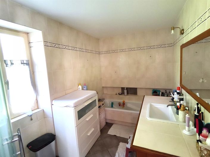 Image No.15-3 Bed House for sale