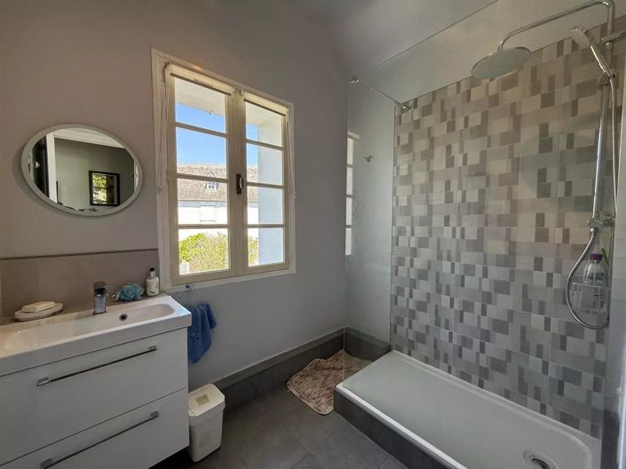Image No.6-4 Bed House for sale