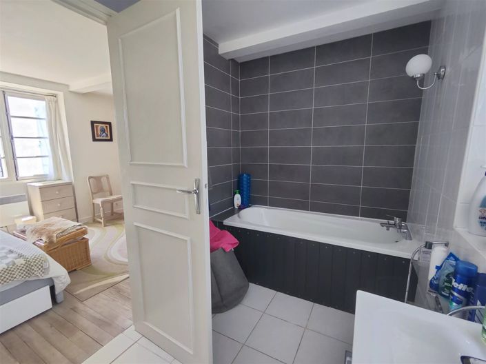 Image No.8-4 Bed House for sale