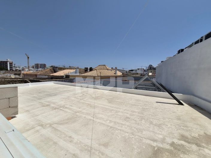 Image No.10-3 Bed House for sale