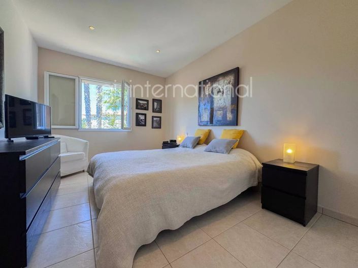 Image No.13-3 Bed House for sale