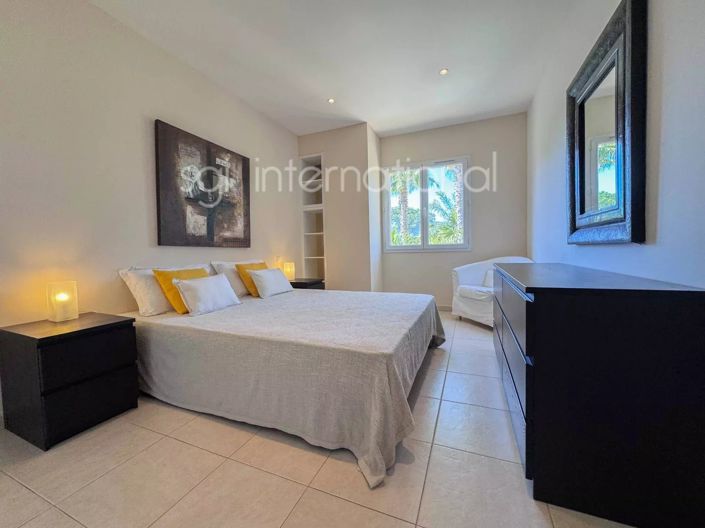 Image No.14-3 Bed House for sale