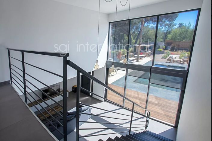 Image No.12-8 Bed House for sale