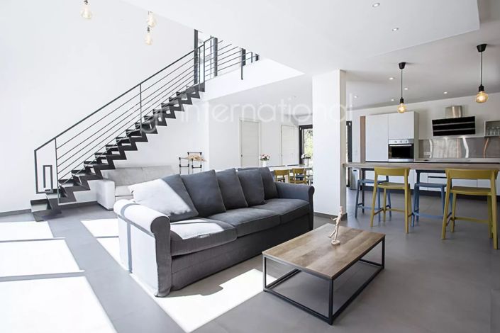 Image No.13-8 Bed House for sale