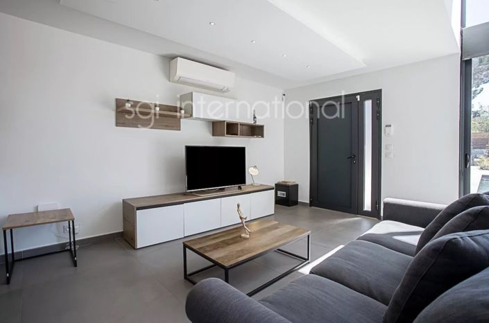 Image No.14-8 Bed House for sale