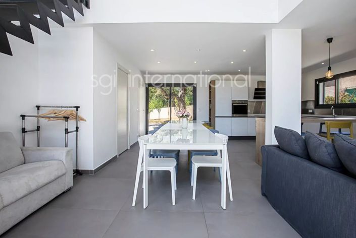 Image No.15-8 Bed House for sale
