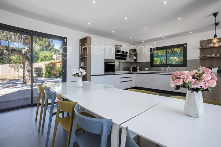 Image No.16-8 Bed House for sale