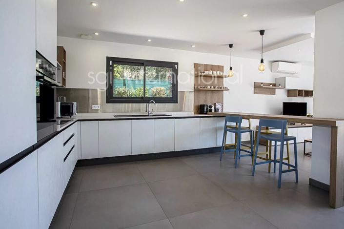 Image No.17-8 Bed House for sale