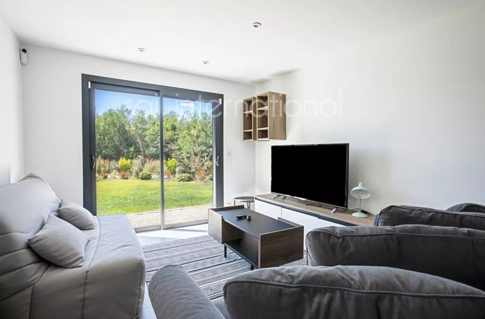 Image No.19-8 Bed House for sale