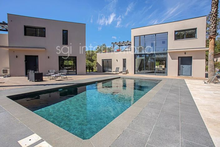 Image No.2-8 Bed House for sale
