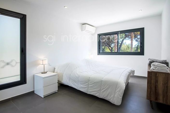Image No.21-8 Bed House for sale