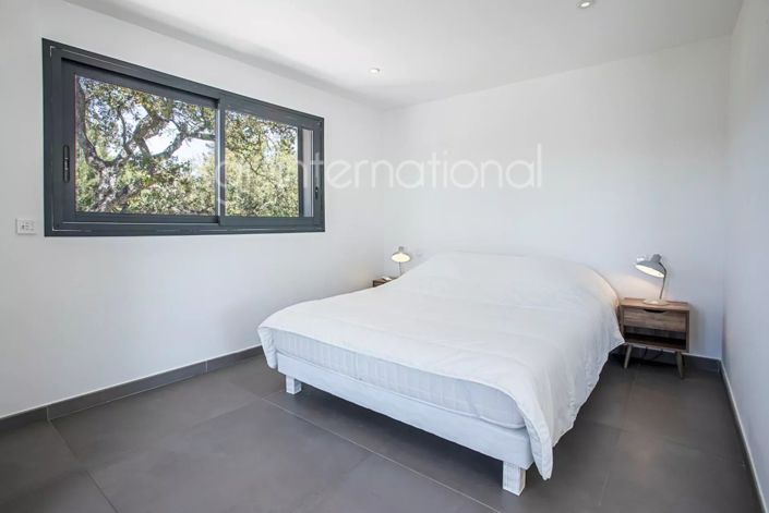 Image No.23-8 Bed House for sale