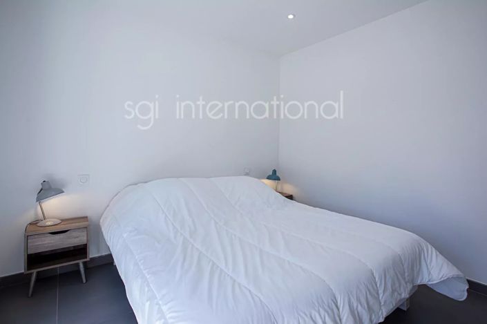 Image No.24-8 Bed House for sale