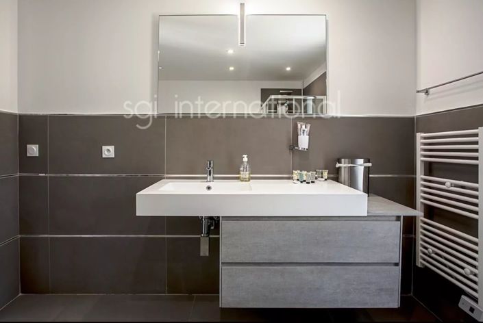 Image No.27-8 Bed House for sale