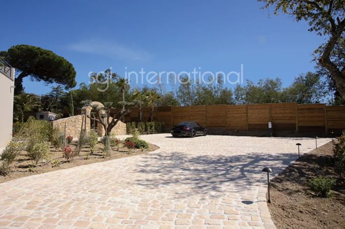 Image No.5-8 Bed House for sale
