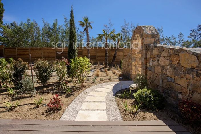 Image No.6-8 Bed House for sale