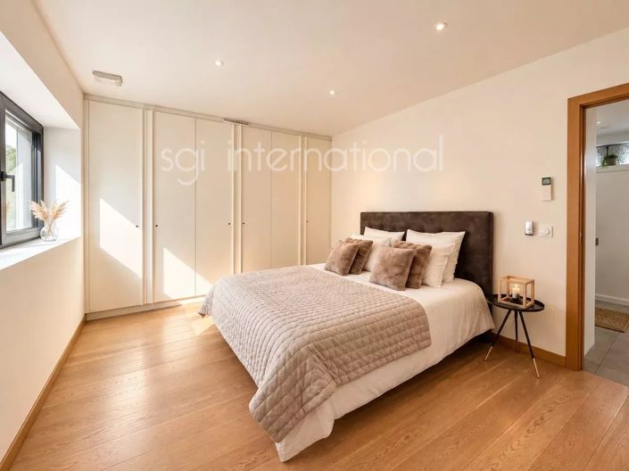 Image No.10-5 Bed House for sale