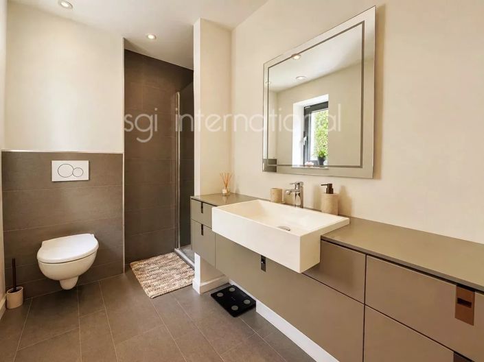 Image No.11-5 Bed House for sale