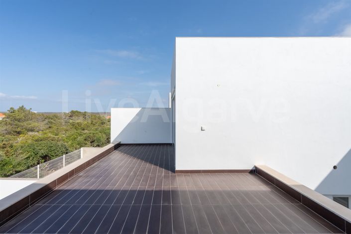 Image No.20-3 Bed House for sale