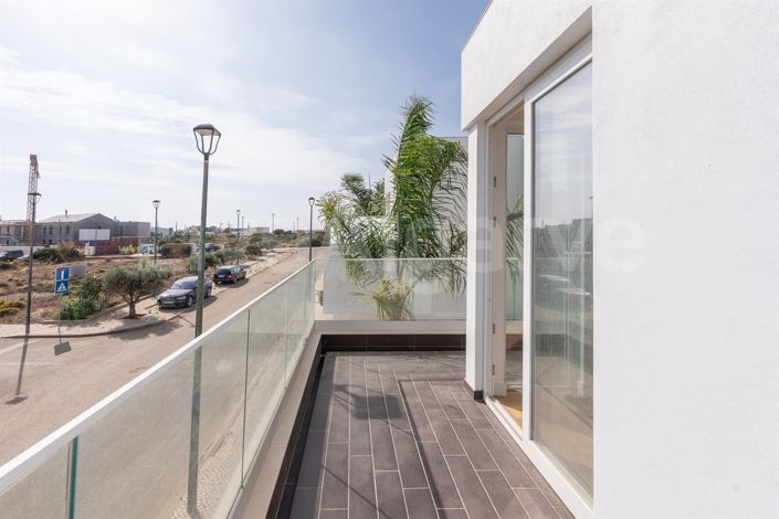 Image No.24-3 Bed House for sale