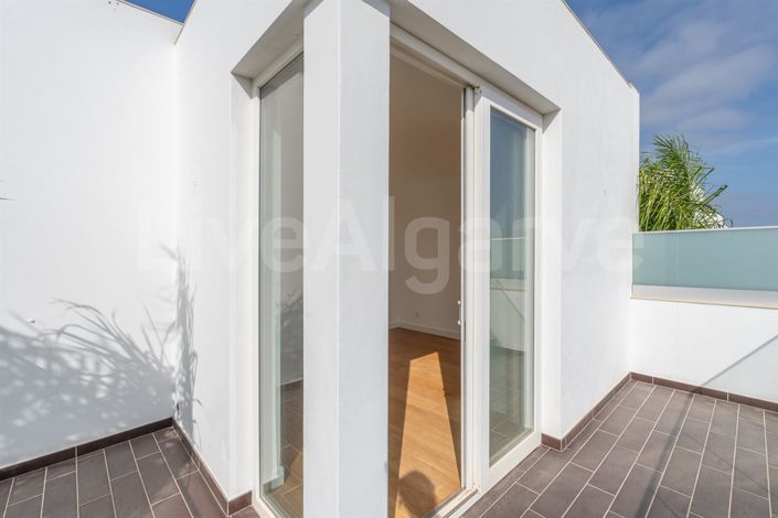 Image No.25-3 Bed House for sale