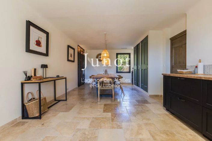 Image No.16-5 Bed House for sale