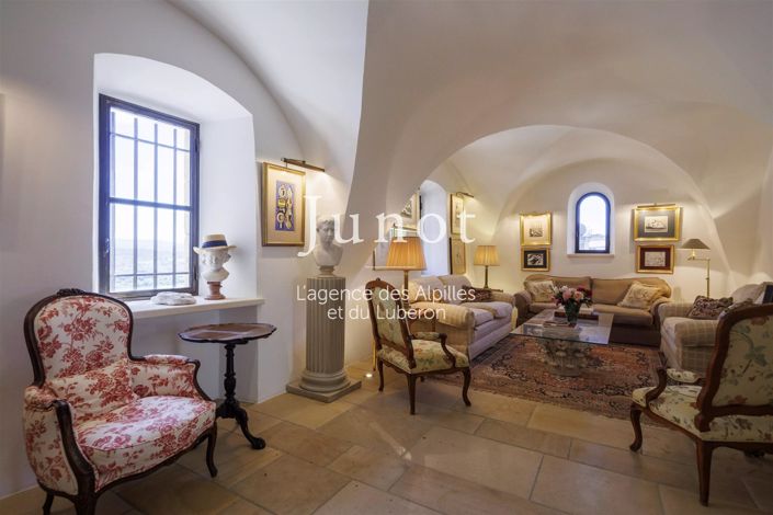 Image No.17-8 Bed House for sale