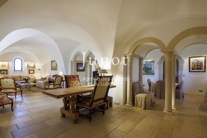 Image No.20-8 Bed House for sale