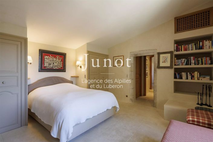 Image No.28-8 Bed House for sale