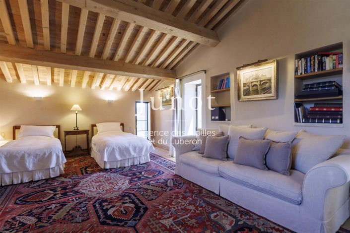 Image No.29-8 Bed House for sale