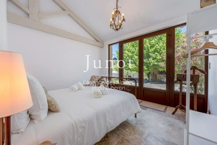 Image No.16-5 Bed House for sale