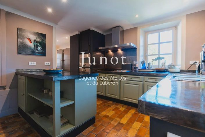 Image No.8-7 Bed House for sale