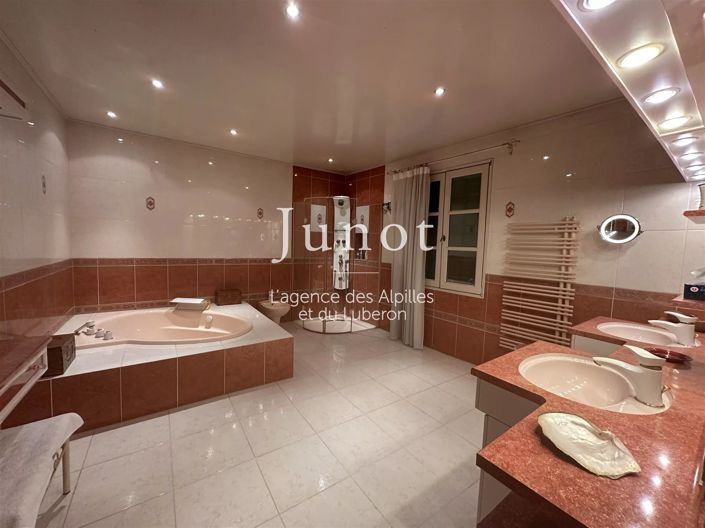 Image No.16-7 Bed House for sale