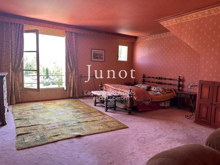 Image No.18-7 Bed House for sale