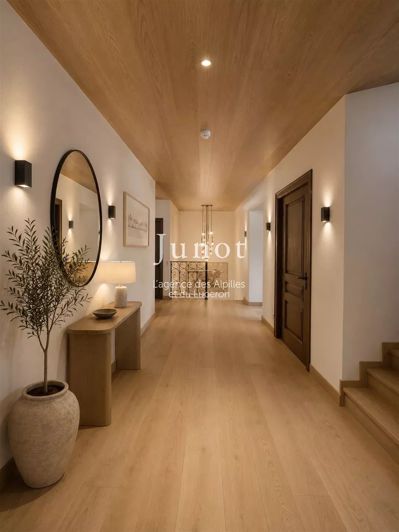 Image No.20-7 Bed House for sale