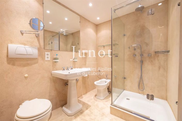 Image No.16-7 Bed House for sale