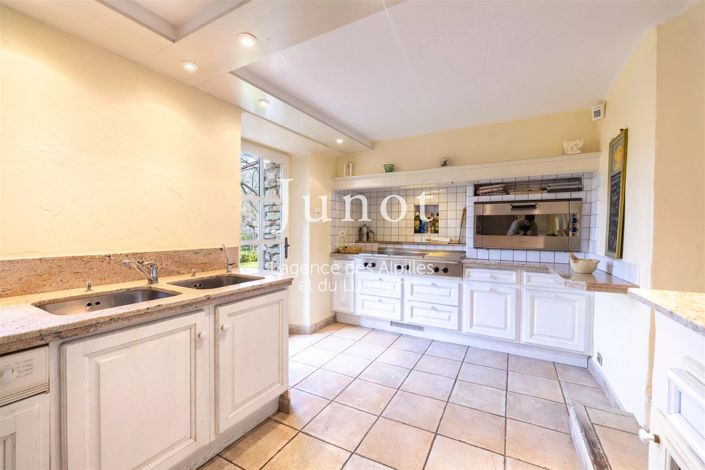 Image No.21-7 Bed House for sale